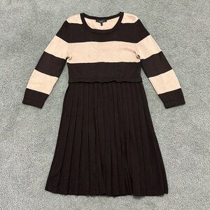 Weekend Max Mara Pleated Wool Sweater Dress Knee Length Long Sleeve Modest